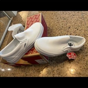 Vans Classic White Slip On Sneakers 👟 (Brand new!)